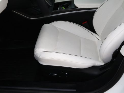 Used 2022 Tesla Model S Plaid image 14