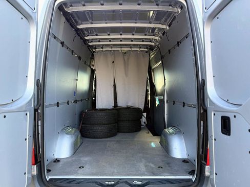 Used 2022 Mercedes-Benz Sprinter 2500 image 21