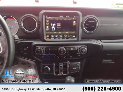 Used 2022 Jeep Wrangler Unlimited Sahara image 17