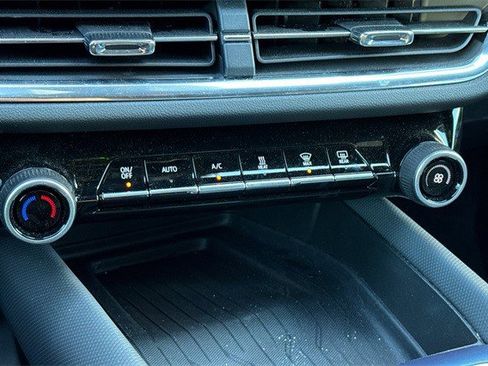 Certified 2024 Chevrolet Equinox EV LT image 28