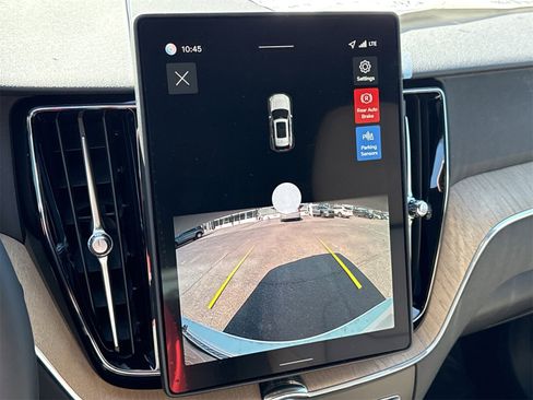 New 2026 Volvo XC60 B5 Core w/ Climate Package image 25