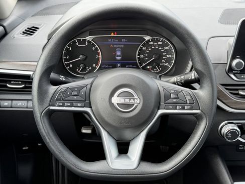 Used 2025 Nissan Altima 2.5 SV FWD image 14