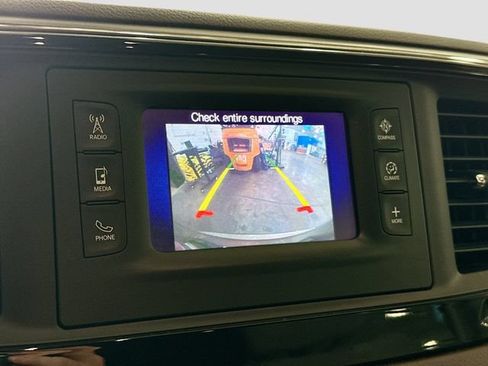 Used 2017 Chrysler Pacifica LX FWD image 13