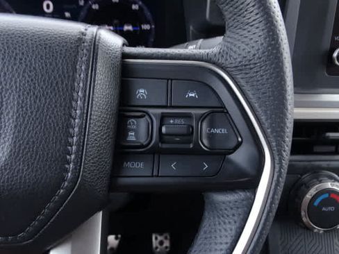 Used 2025 Toyota Tacoma TRD Sport AWD/4WD image 36