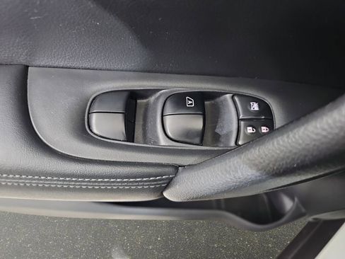 Used 2017 Nissan Rogue S image 30