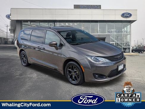 Used 2019 Chrysler Pacifica Touring-L w/ Advanced Safetytec Group FWD image 1