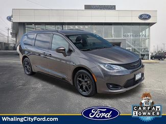 Used 2019 Chrysler Pacifica Touring-L w/ Advanced Safetytec Group FWD video 1