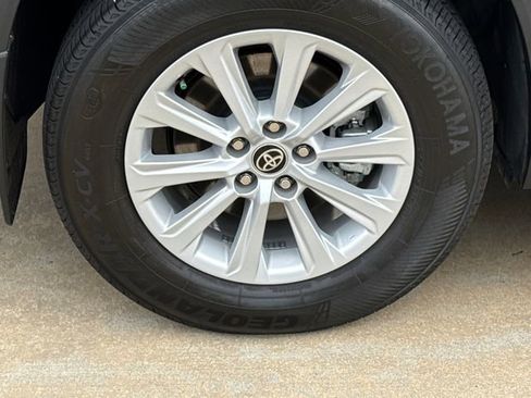 Used 2025 Toyota Grand Highlander AWD image 9