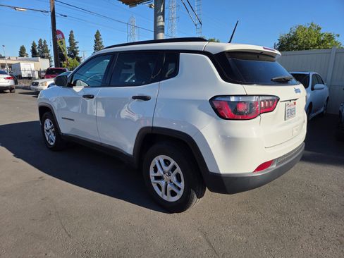 Used 2018 Jeep Compass Sport image 2