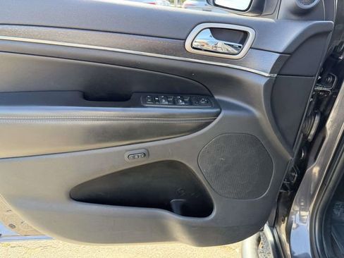 Used 2015 Jeep Grand Cherokee Limited w/ Luxury Group II image 21