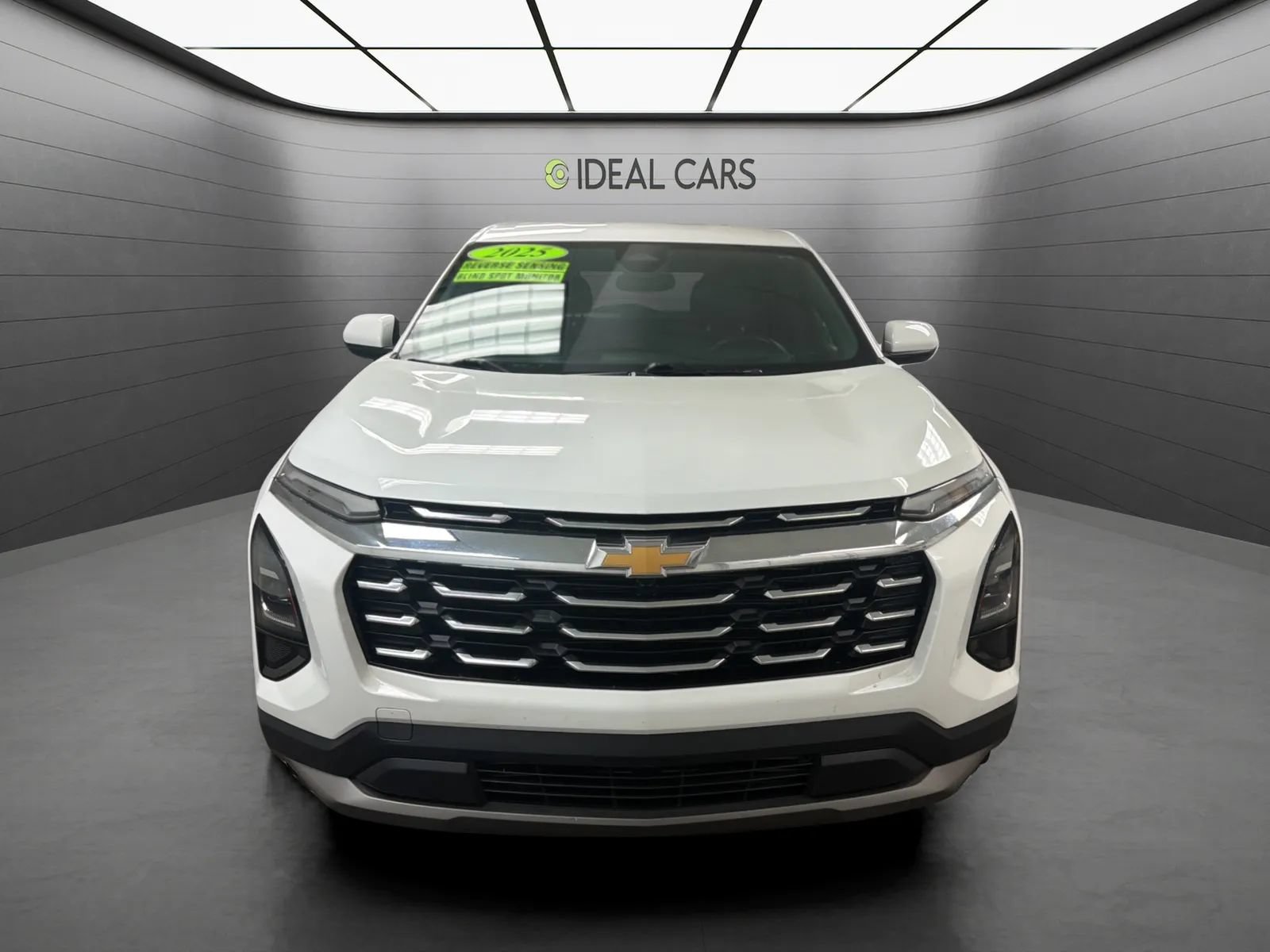 Used 2025 Chevrolet Equinox LT FWD image 2