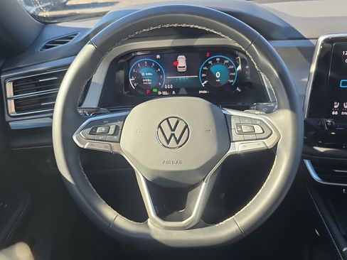 Used 2024 Volkswagen Atlas Cross Sport SE image 13