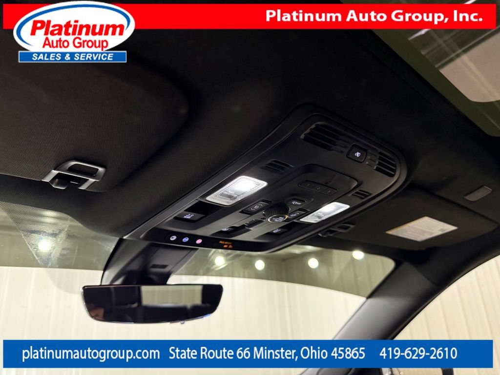 Used 2021 GMC Yukon Denali w/ Denali Premium Package AWD/4WD image 23