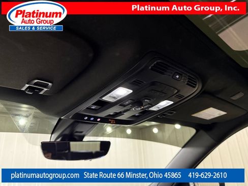 Used 2021 GMC Yukon Denali w/ Denali Premium Package AWD/4WD image 23