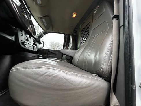Used 2019 Chevrolet Express 2500 Van 3D w/ Communications Package image 27