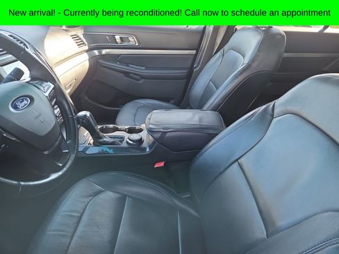 Used 2018 Ford Explorer XLT w/ Equipment Group 202A image 9