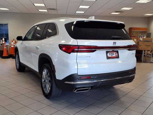 Used 2025 Buick Enclave Preferred FWD image 3