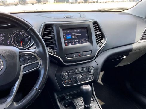 Used 2021 Jeep Cherokee Latitude Plus image 7