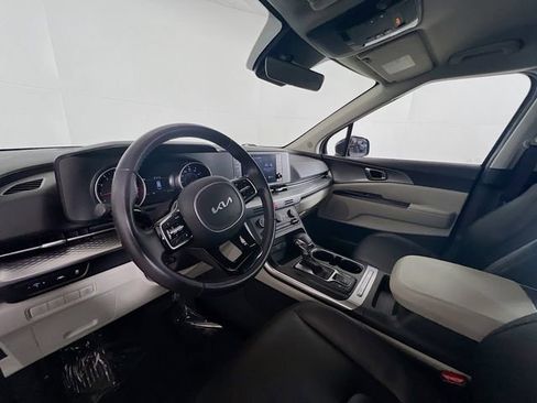 Used 2024 Kia Carnival LX image 18