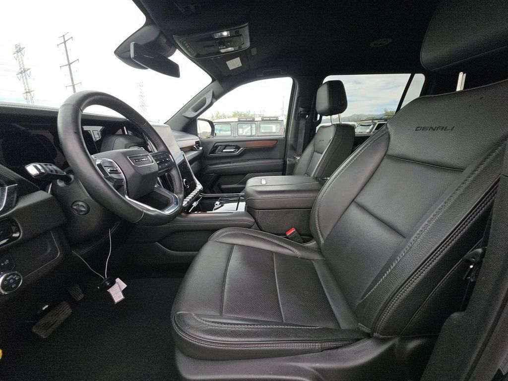 Used 2025 GMC Yukon XL Denali AWD/4WD image 8