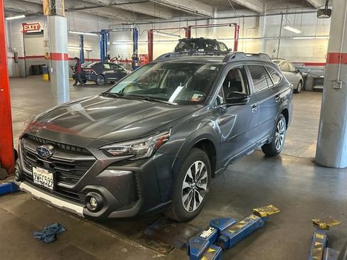 Used 2025 Subaru Outback Limited image 2