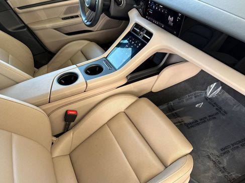 Used 2022 Porsche Taycan image 18