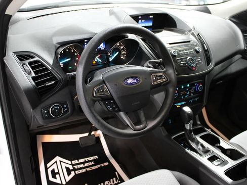 Used 2017 Ford Escape SE FWD image 6