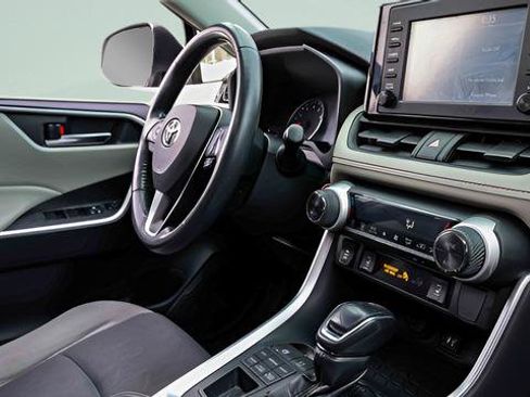 Used 2019 Toyota RAV4 XLE w/ Convenience Package image 25