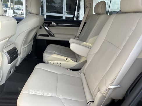 Used 2023 Lexus GX 460 Luxury w/ Sport Design Package AWD/4WD image 12