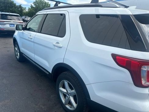 Used 2017 Ford Explorer XLT AWD/4WD image 5