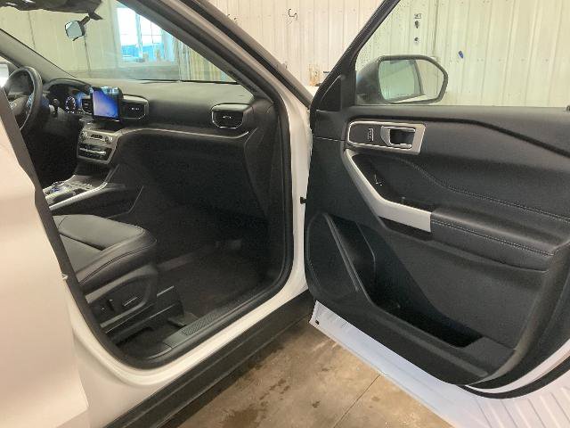 Certified 2024 Ford Explorer XLT w/ Equipment Group 202A AWD/4WD image 27