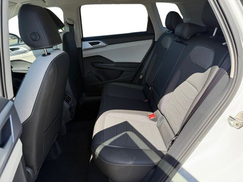 New 2026 Volkswagen Taos SE image 16