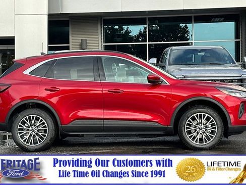 New 2025 Ford Escape SE image 3