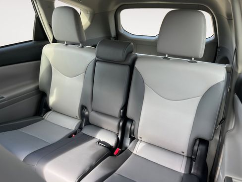 Used 2017 Toyota Prius V Two image 17