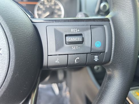 Used 2022 Nissan Rogue SV FWD image 17