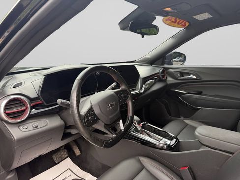 Used 2024 Chevrolet Trax RS FWD image 12