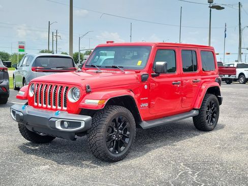 Used 2023 Jeep Wrangler Unlimited Sahara w/ Cold Weather Group AWD/4WD image 2
