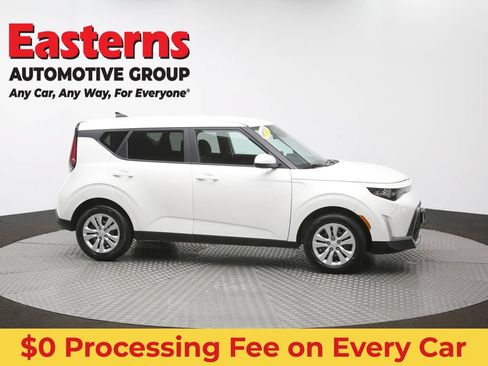 Used 2025 Kia Soul LX FWD image 46