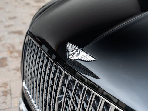 Used 2024 Bentley Bentayga Extended Wheelbase image 8