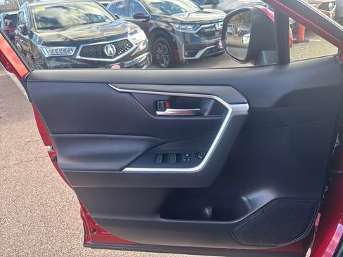 Used 2022 Toyota RAV4 SE image 31