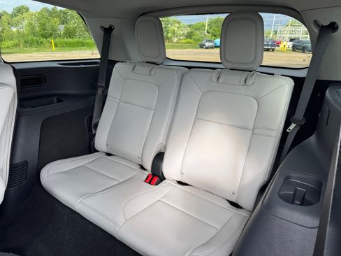New 2026 Lincoln Aviator AWD image 31