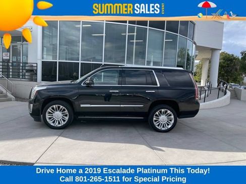 Used 2019 Cadillac Escalade Platinum AWD/4WD image 2