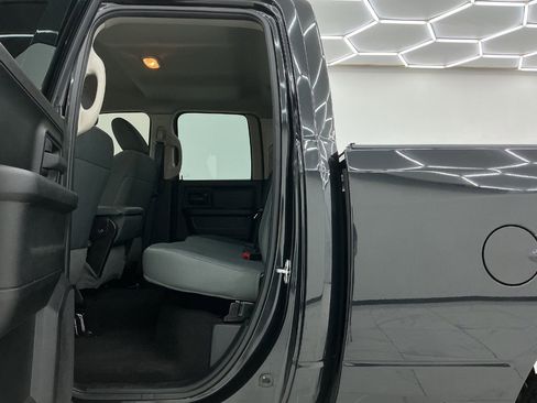 Used 2018 RAM 1500 Express AWD/4WD image 24