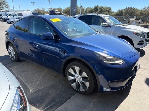 Used 2021 Tesla Model Y Long Range AWD/4WD image 1