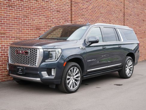 Used 2021 GMC Yukon XL Denali w/ Denali Premium Package AWD/4WD image 1