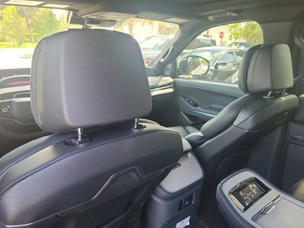 New 2025 Lincoln Navigator Reserve w/ Jet Appearance Package AWD/4WD image 13
