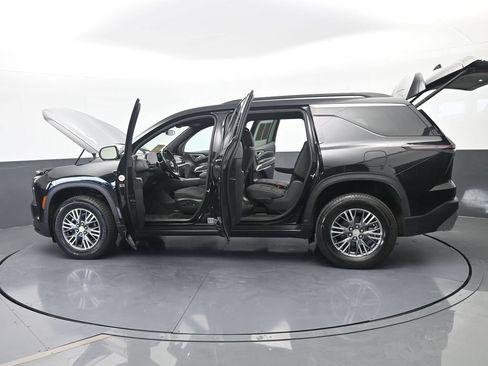 Used 2024 Chevrolet Traverse LT FWD image 78