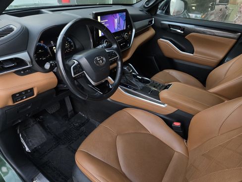 Used 2023 Toyota Highlander Platinum image 8