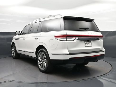 Used 2023 Lincoln Navigator Reserve AWD/4WD image 5