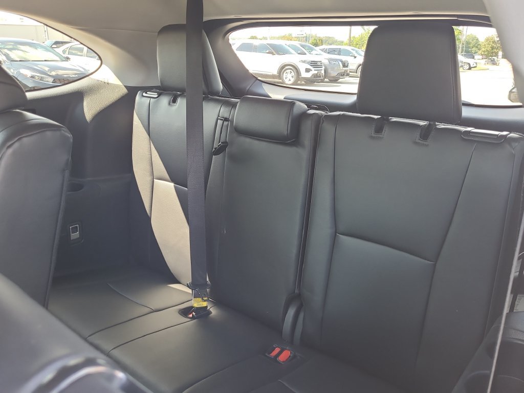 Used 2024 Toyota Highlander XLE FWD image 14